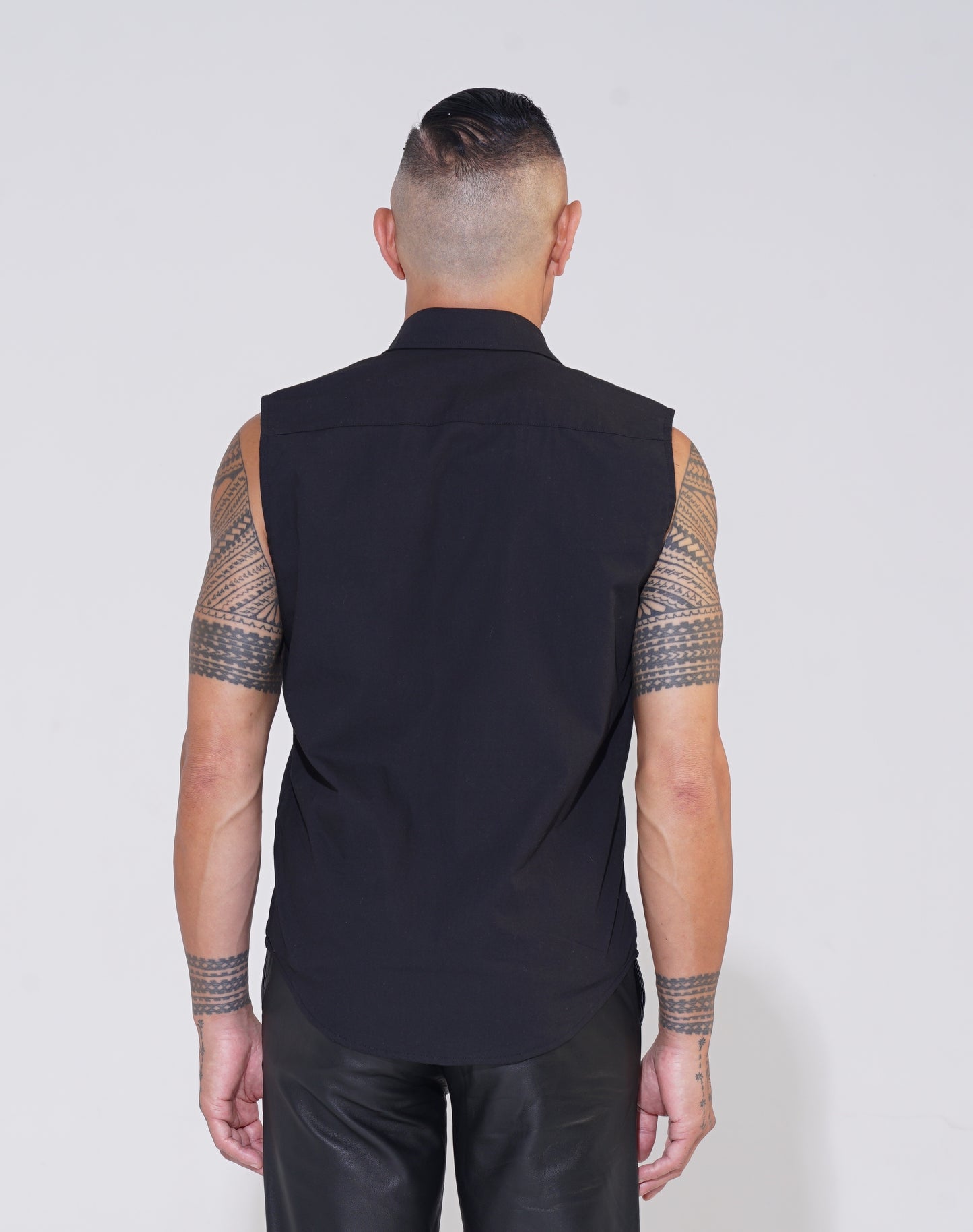 Black Pleat Front Sleeveless Shirt - ENDEMANN