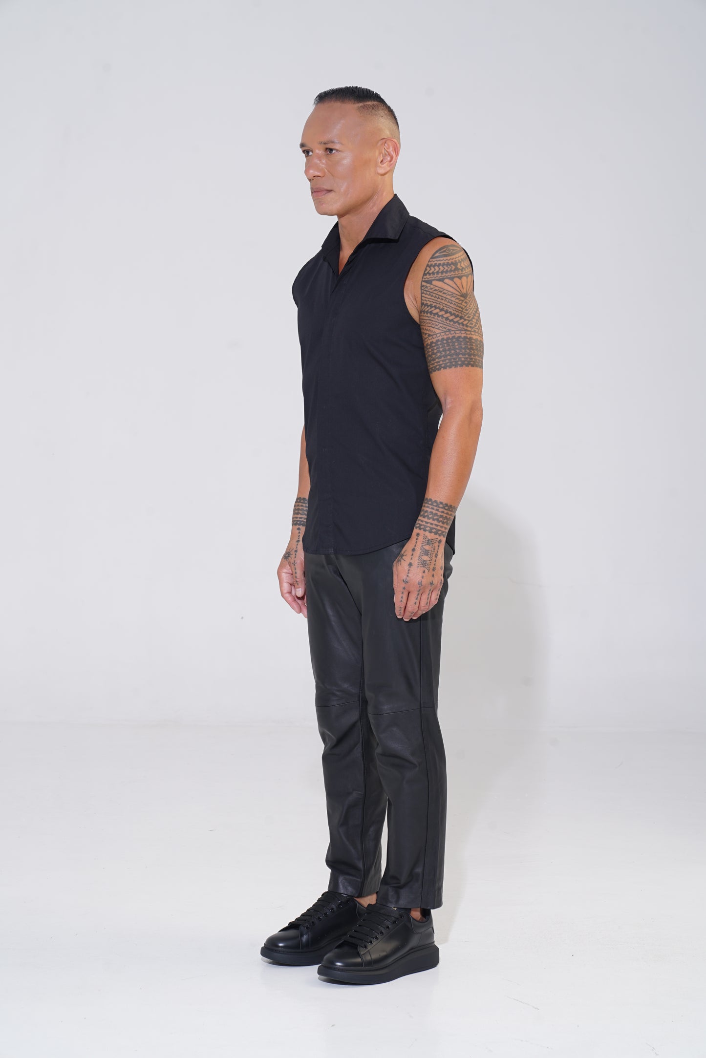 endemann black classic sleeveless shirt with leather pants