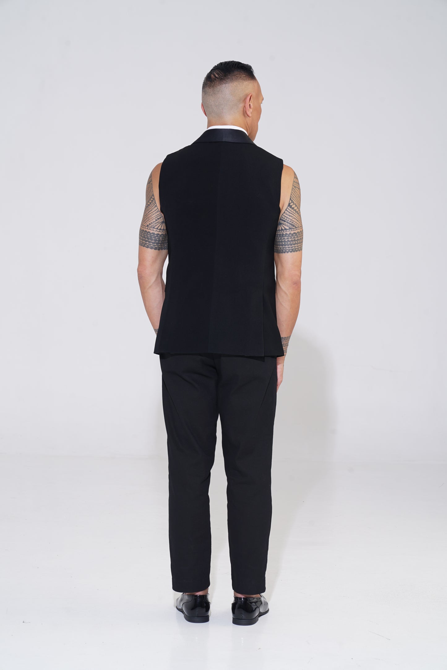 Shawl Collar Sleeveless Tuxedo - ENDEMANN