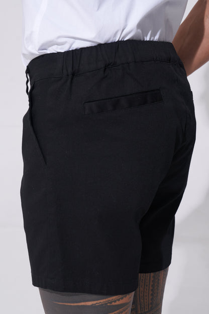 Endemann Cotton shorts with  Elasticated Waist, zip fly with front button fastening Two front side pockets with two back patch pockets Belt Loops & Straight Hem Slim fit shorts