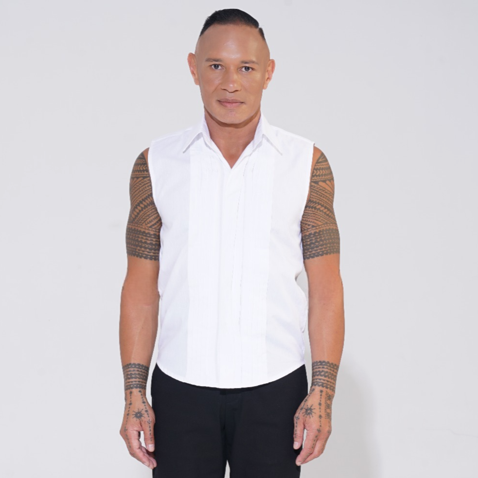 white pleat front sleeveless shirt