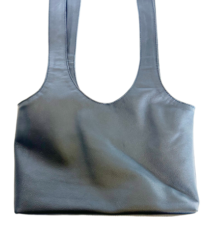 Lleo - our midsize leather tote bag