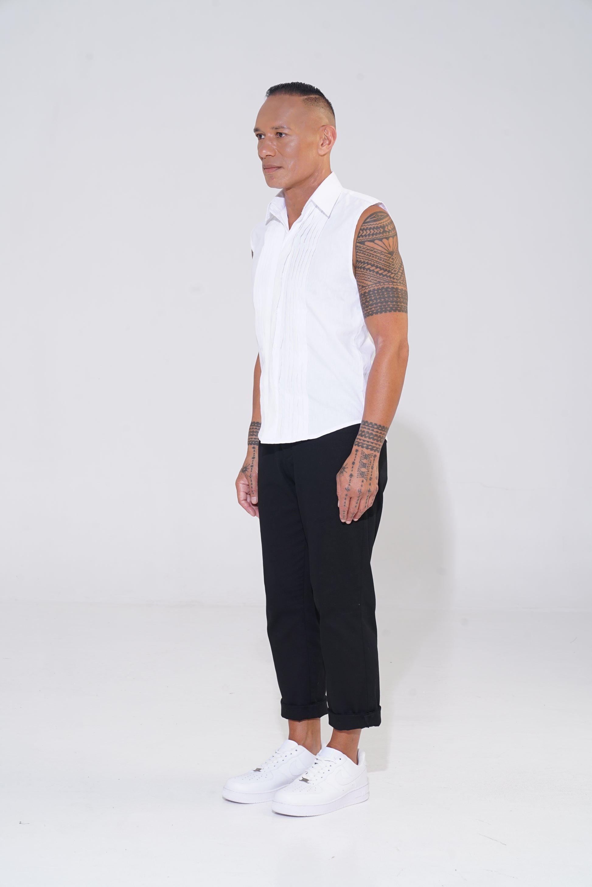 White Pleat Front Sleeveless Shirt - ENDEMANN