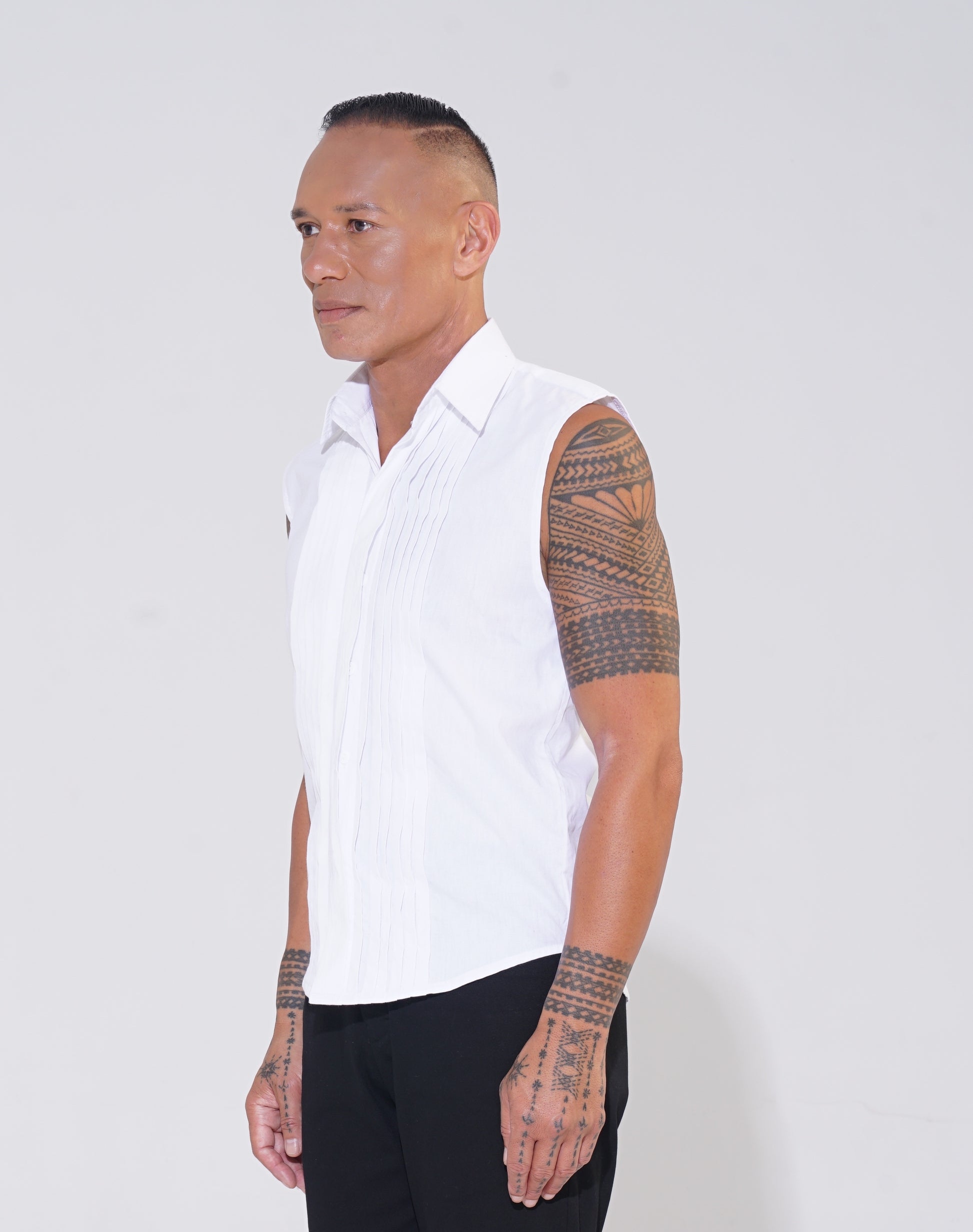 White Pleat Front Sleeveless Shirt - ENDEMANN