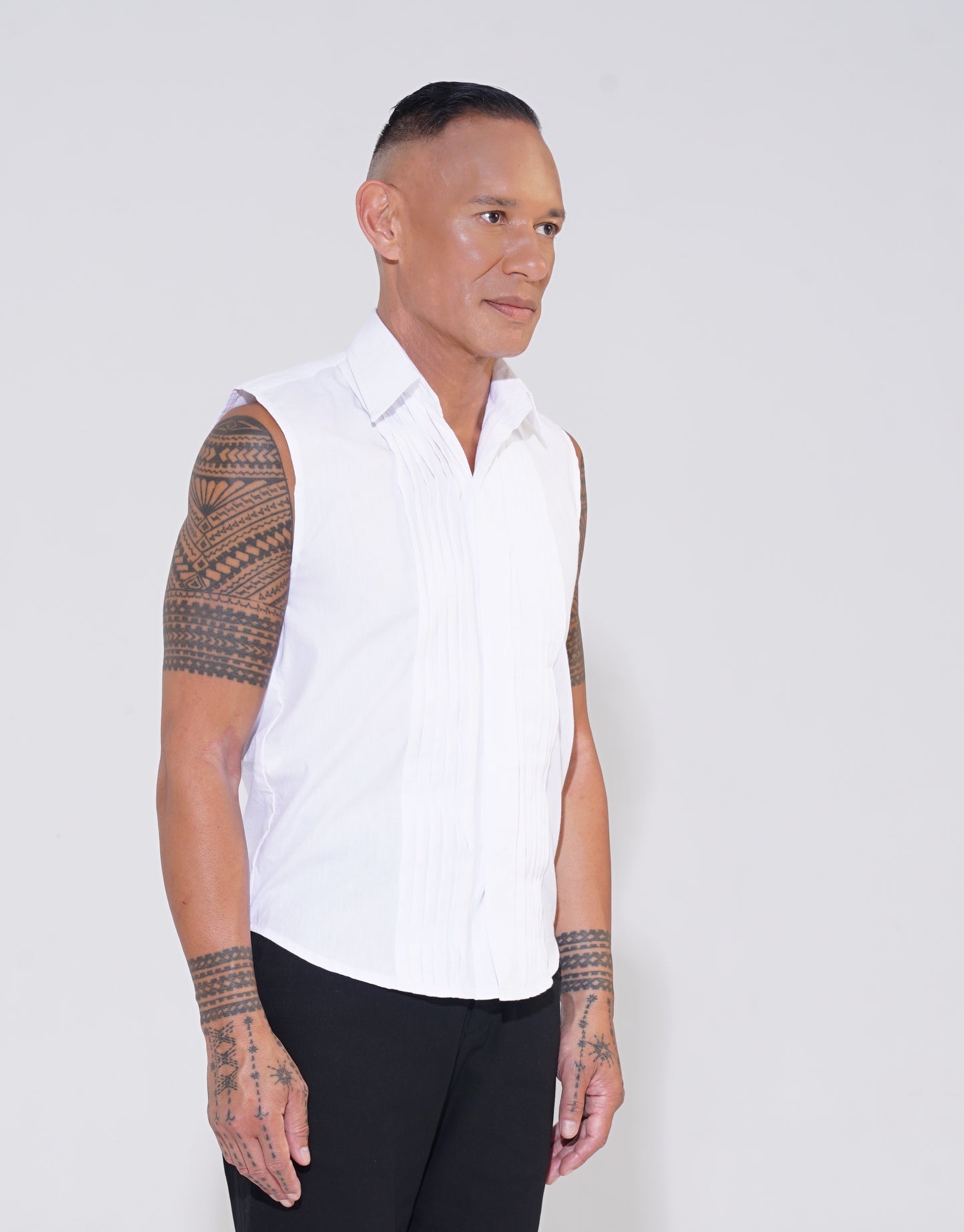 White Pleat Front Sleeveless Shirt - ENDEMANN