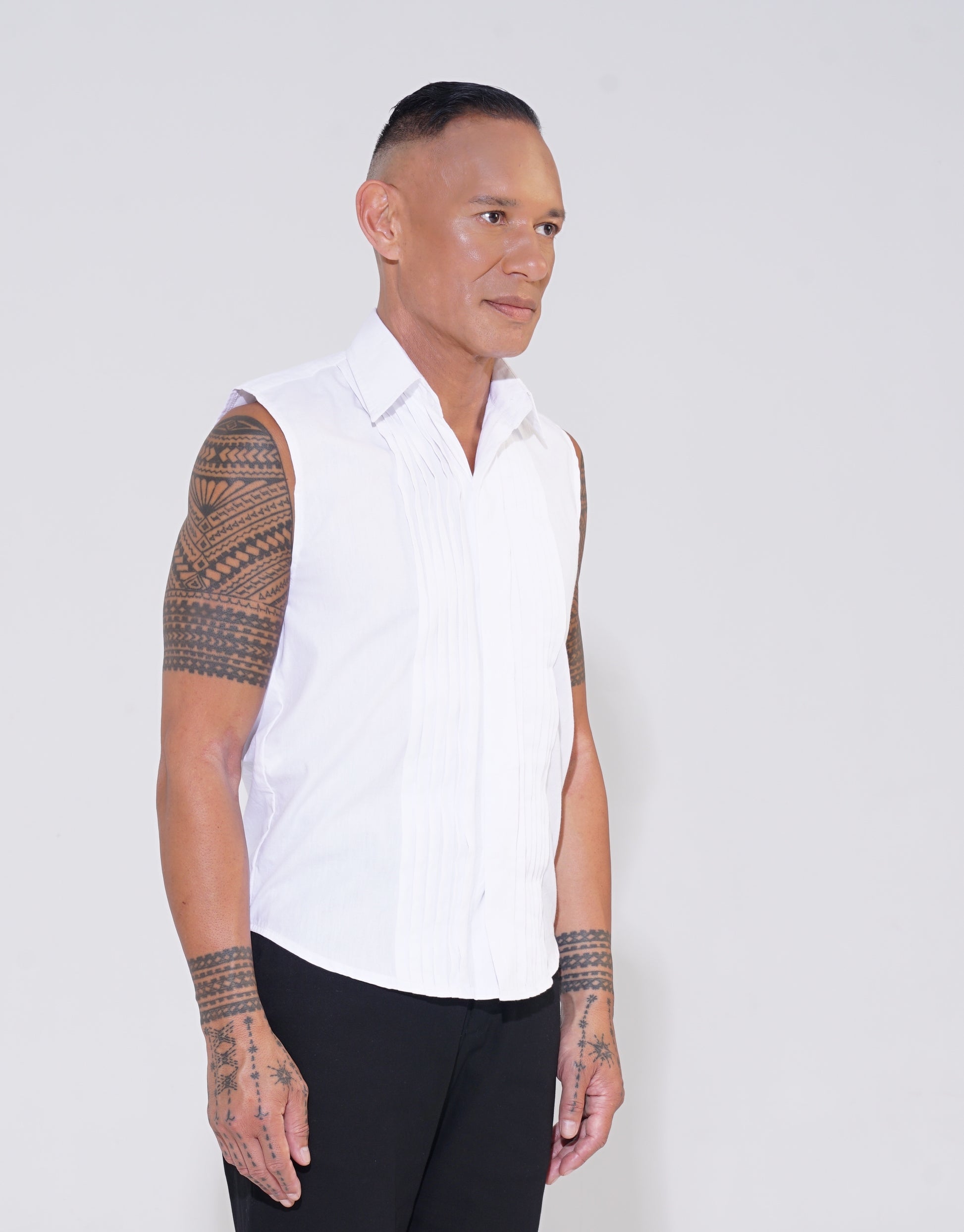 White Pleat Front Sleeveless Shirt - ENDEMANN