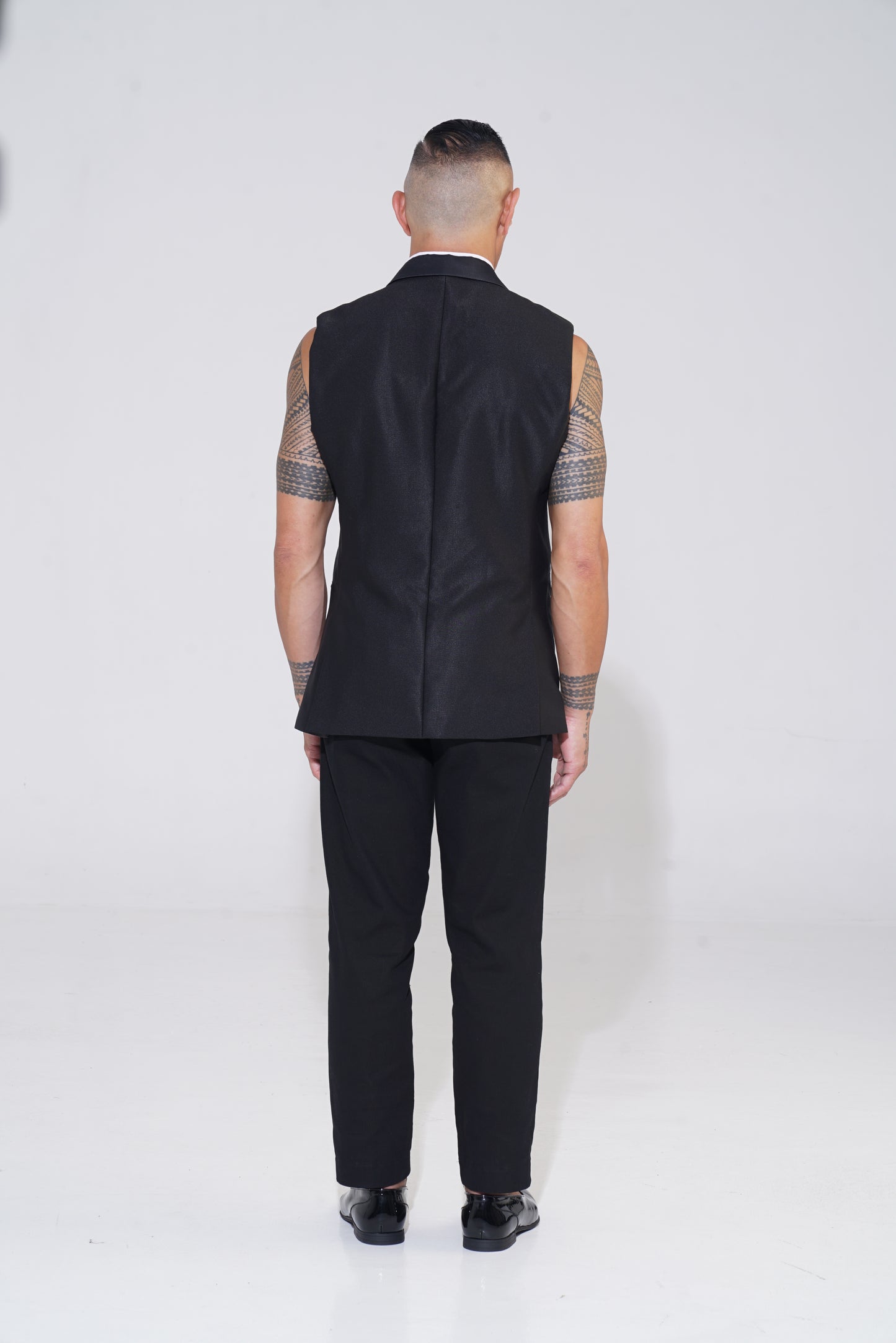 Sleeveless Tuxedo with Classic Lapel - ENDEMANN