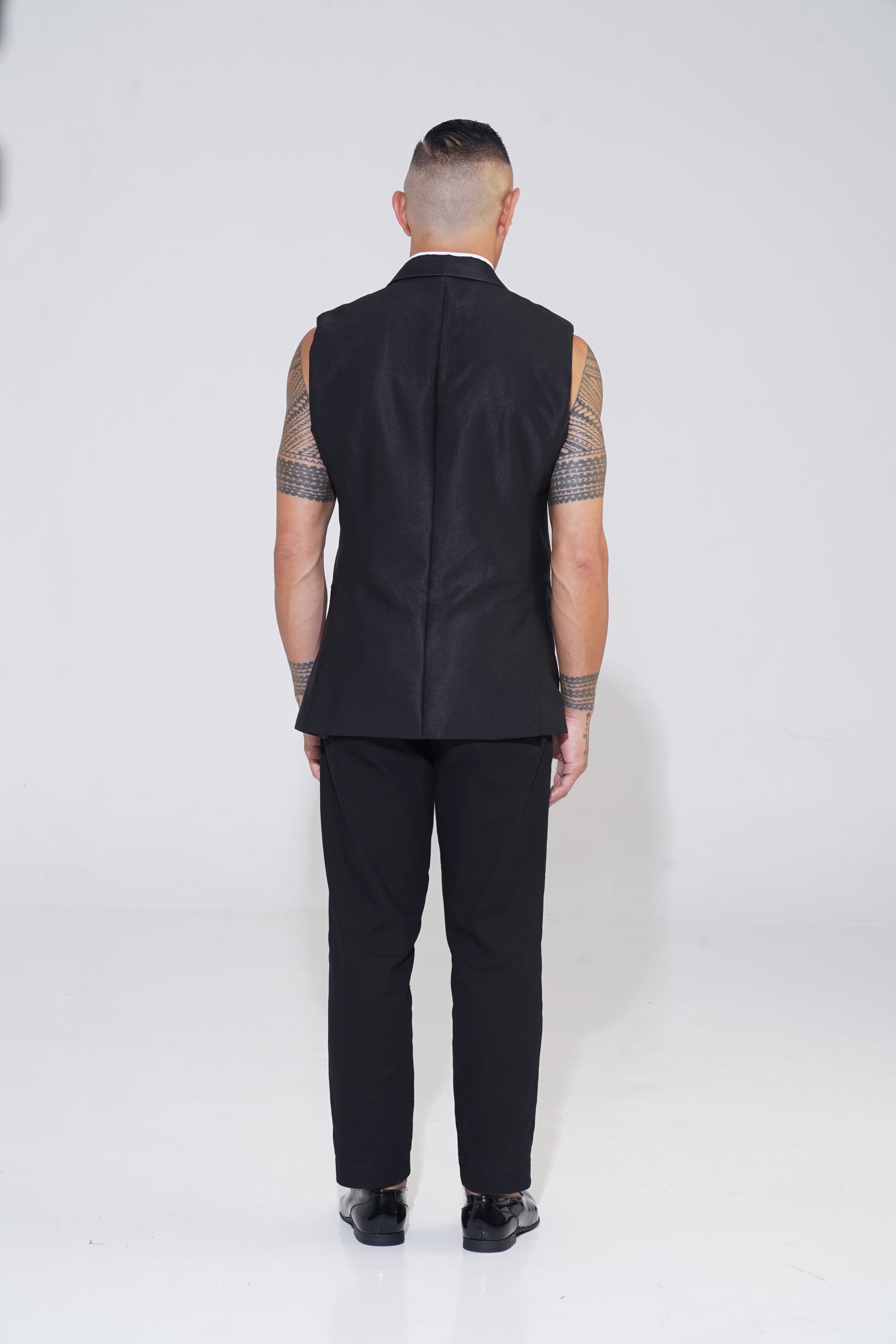 Sleeveless Tuxedo with Classic Lapel - ENDEMANN