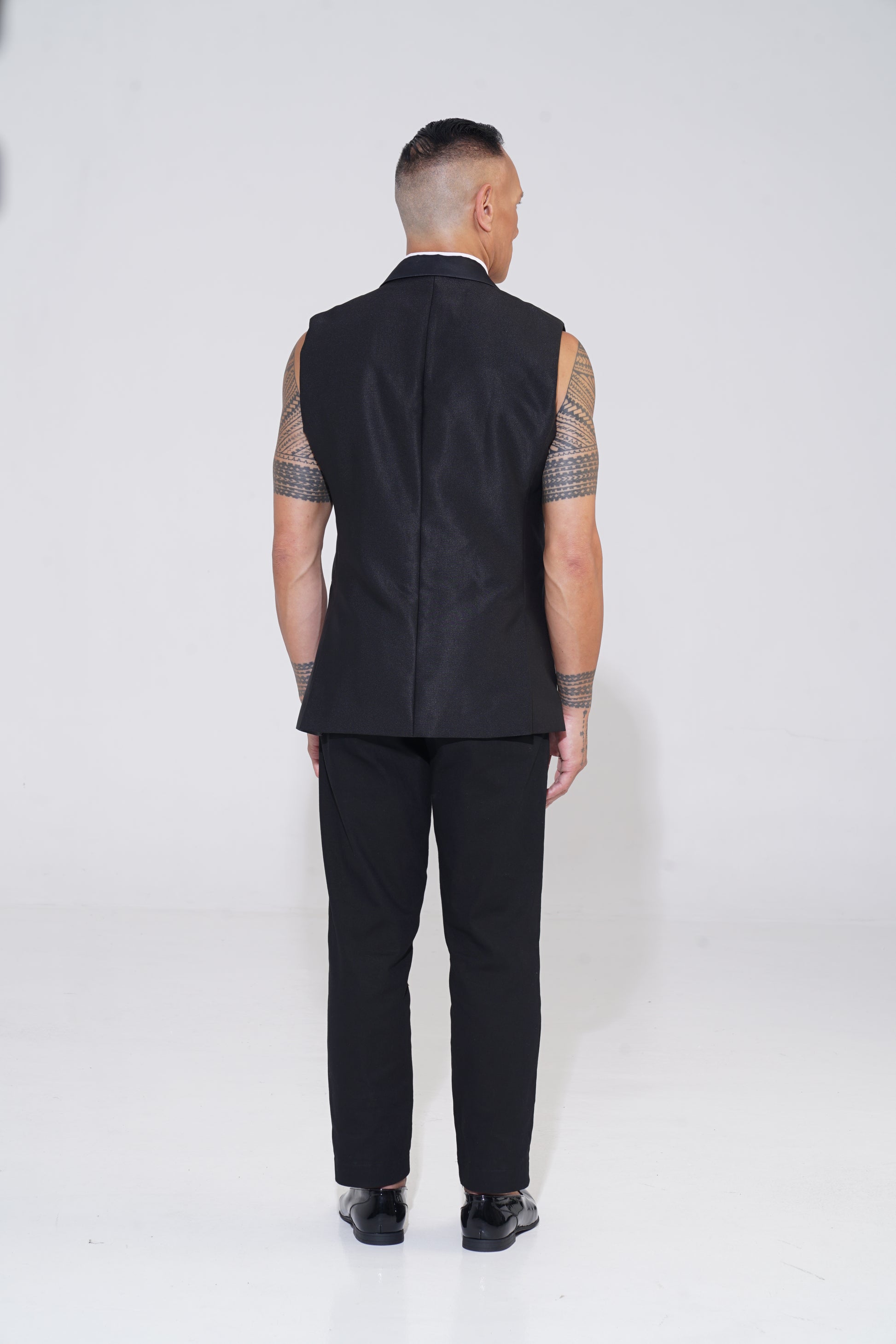 Sleeveless Tuxedo with Classic Lapel - ENDEMANN